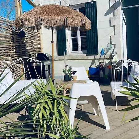 Constantine A 2 Pas Du Port De Boyardville Holiday home *